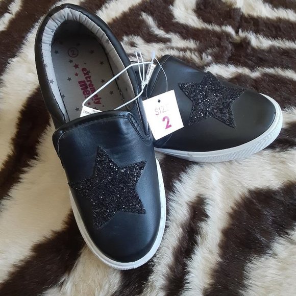 Black Tennis shoe w/Star - Picture 1 of 2